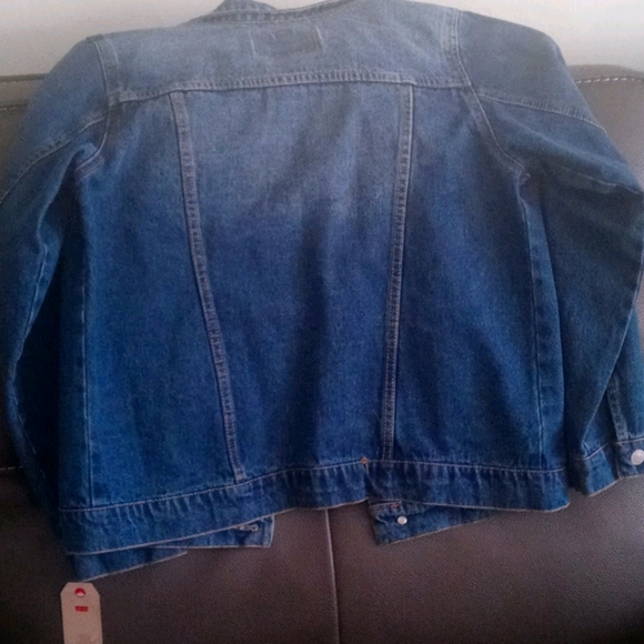 Levi Authentic Demi Jean Jacket(NWT) - Picture 3 of 6